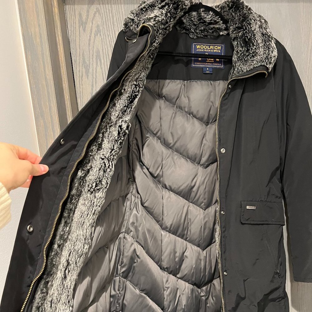 Authentic Women's Woolrich Down Parka (Black, Size 2, with fur)